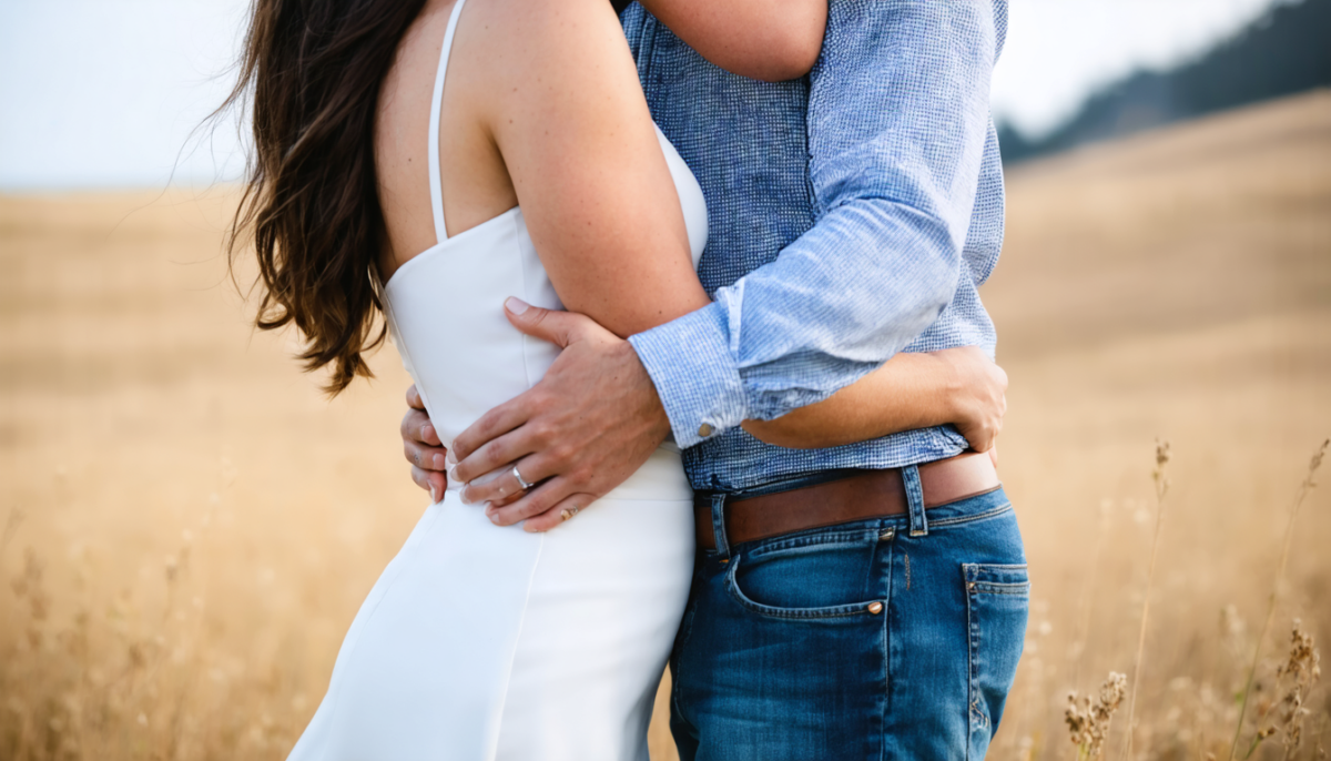 découvrez les différentes facettes d'un toucher affectueux : entre tendresse amoureuse, complicité amicale et désir passionné, explorez ce que signifie être pris par la taille.