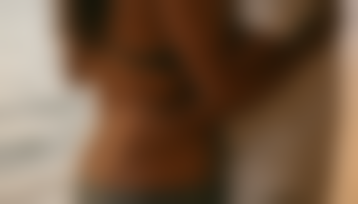 découvrez les nuances entre tendresse amoureuse, complicité amicale et désir passionné dans 'il me prend par la taille', une exploration sensible des liens qui nous unissent.